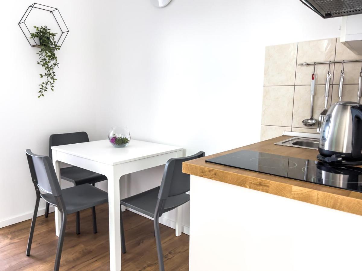 פודסטראנה Apartments Goro מראה חיצוני תמונה